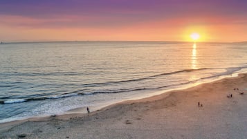 Am Strand, Liegestühle, Strandtücher