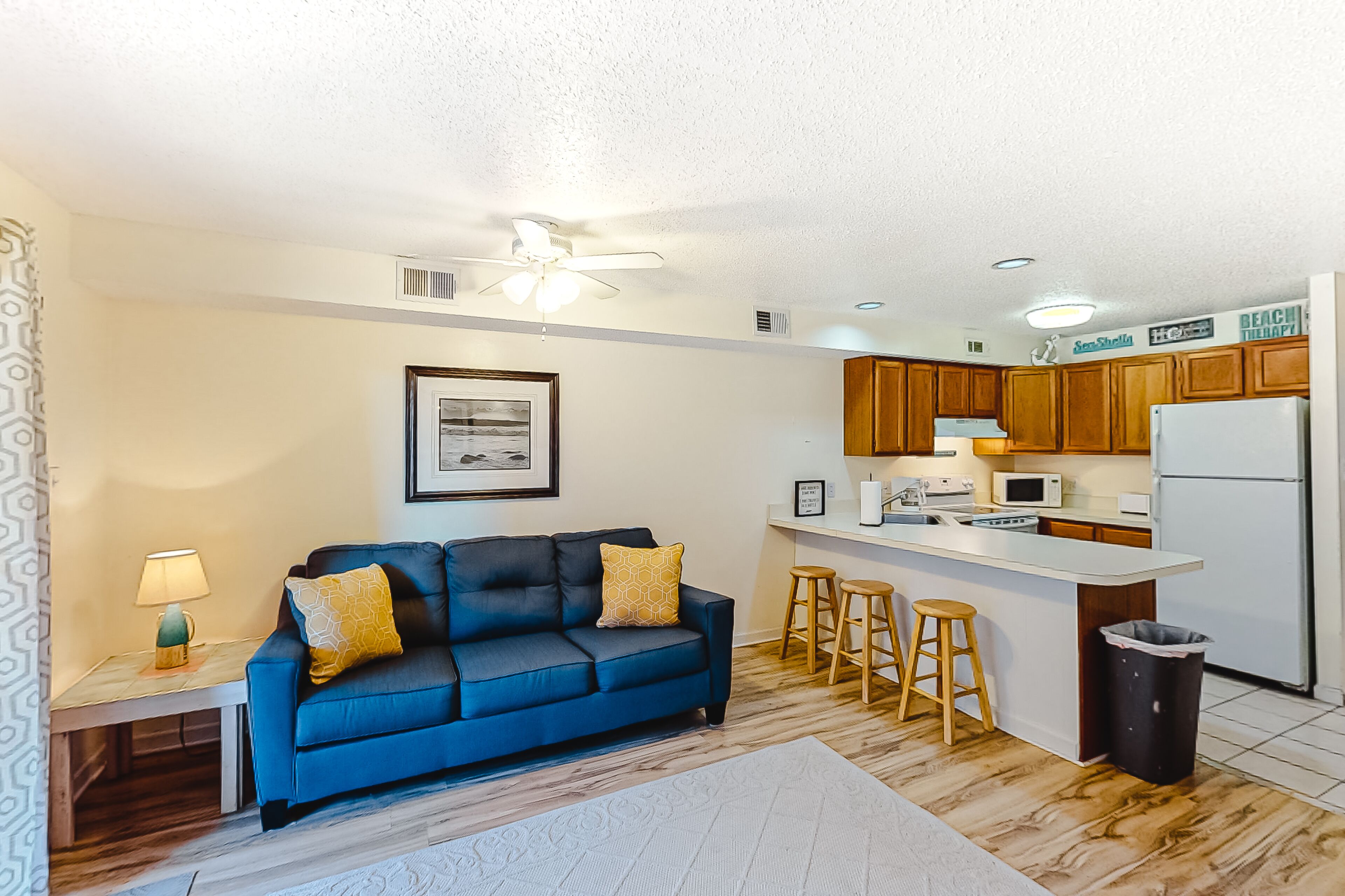 Lovely bayside condo with wading pool, balcony, beach access, W/D, & central AC