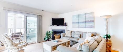 テレビ、暖炉、DVD プレーヤー