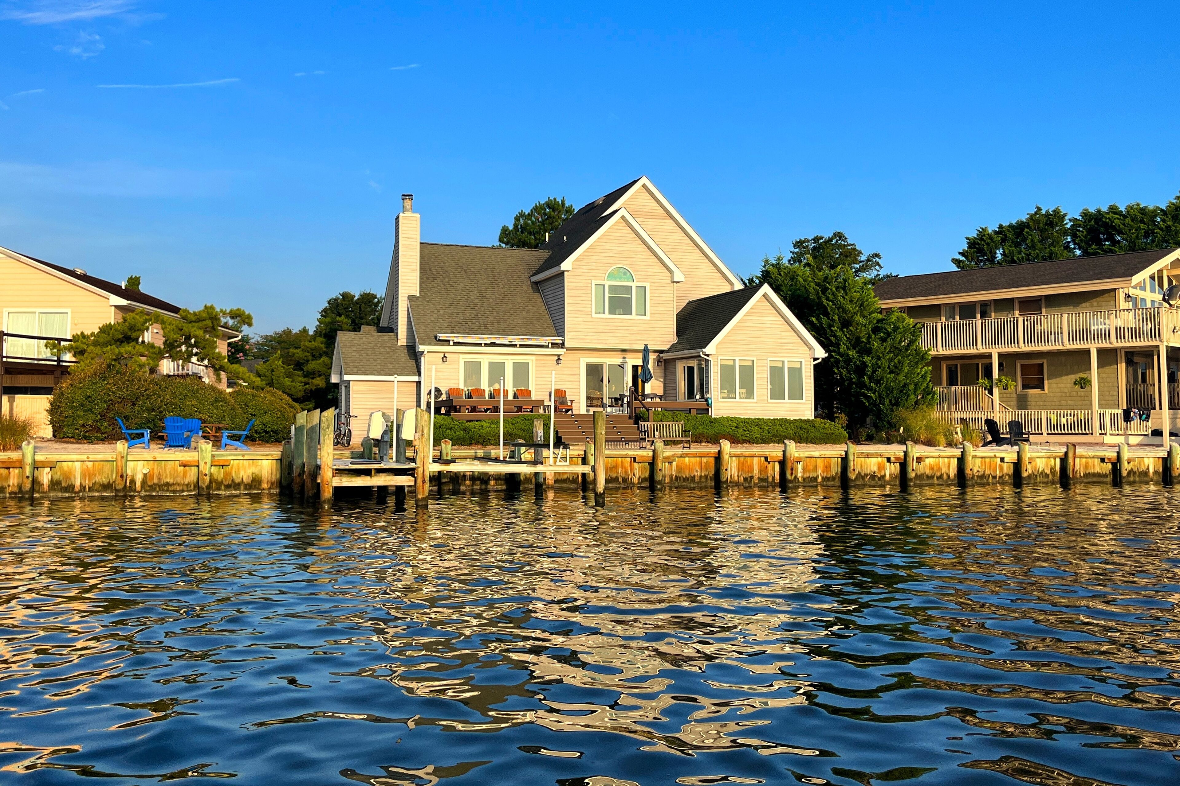 Waterfront house with gorgeous setting, dock, large deck & pool access