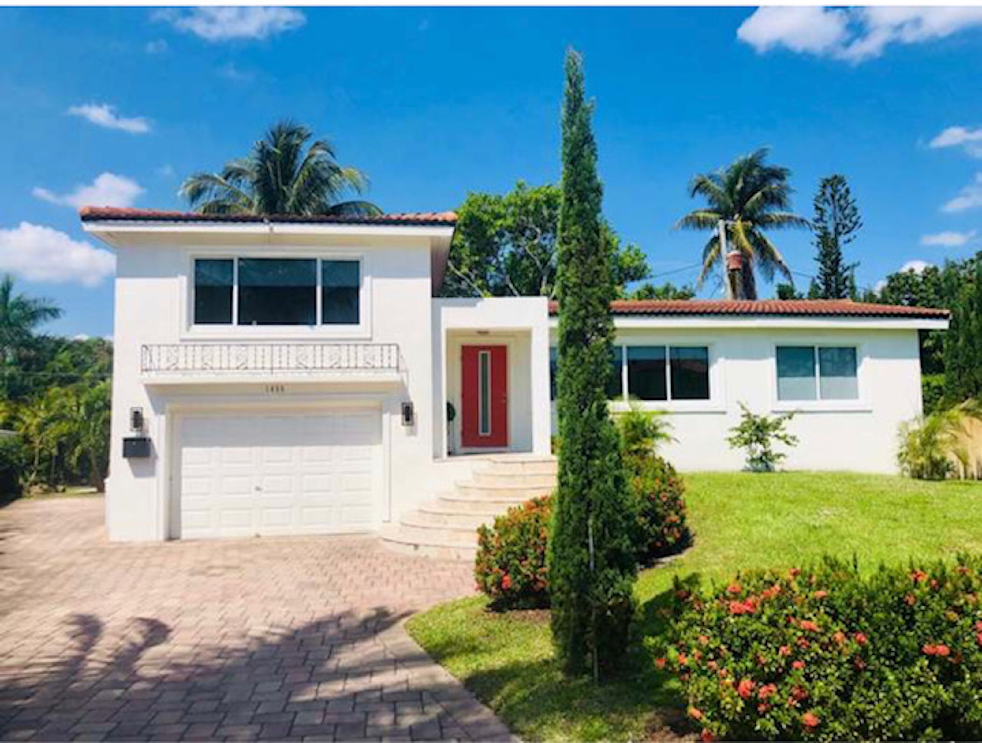 East Boca modern airy home - walk or bike to Mizner park and beach