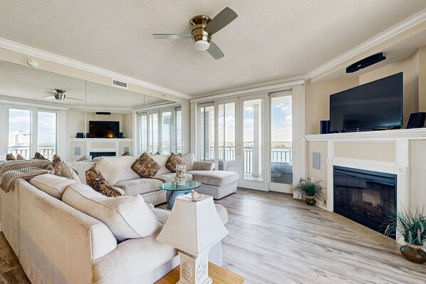 Televisión y chimenea 