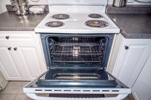 Fridge, microwave, oven, stovetop - Audubon House Apt. 3: 1bd/1ba (New Orleans)