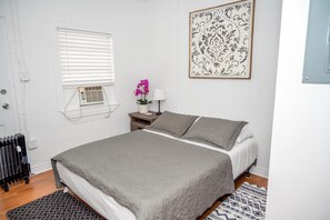 1 bedroom, desk, iron/ironing board, free WiFi - Audubon House Apt. 3: 1bd/1ba (New Orleans)