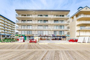 Exterior - Direct Ocean Front condo with pool, ocean view & W/D (Ocean City)