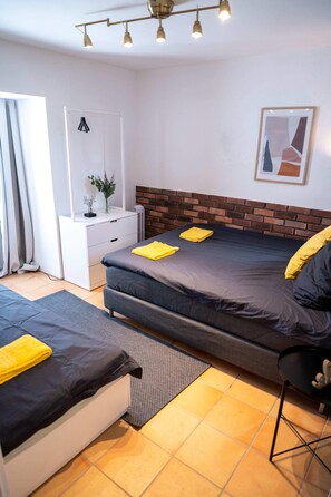 3 bedrooms, iron/ironing board, WiFi, bed sheets