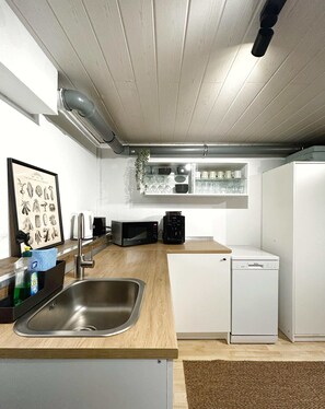 Fridge, microwave, stovetop, coffee/tea maker