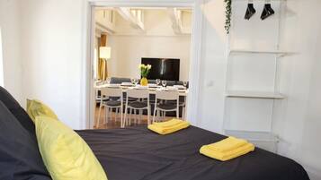 2 habitaciones, tabla de planchar con plancha, wifi y ropa de cama