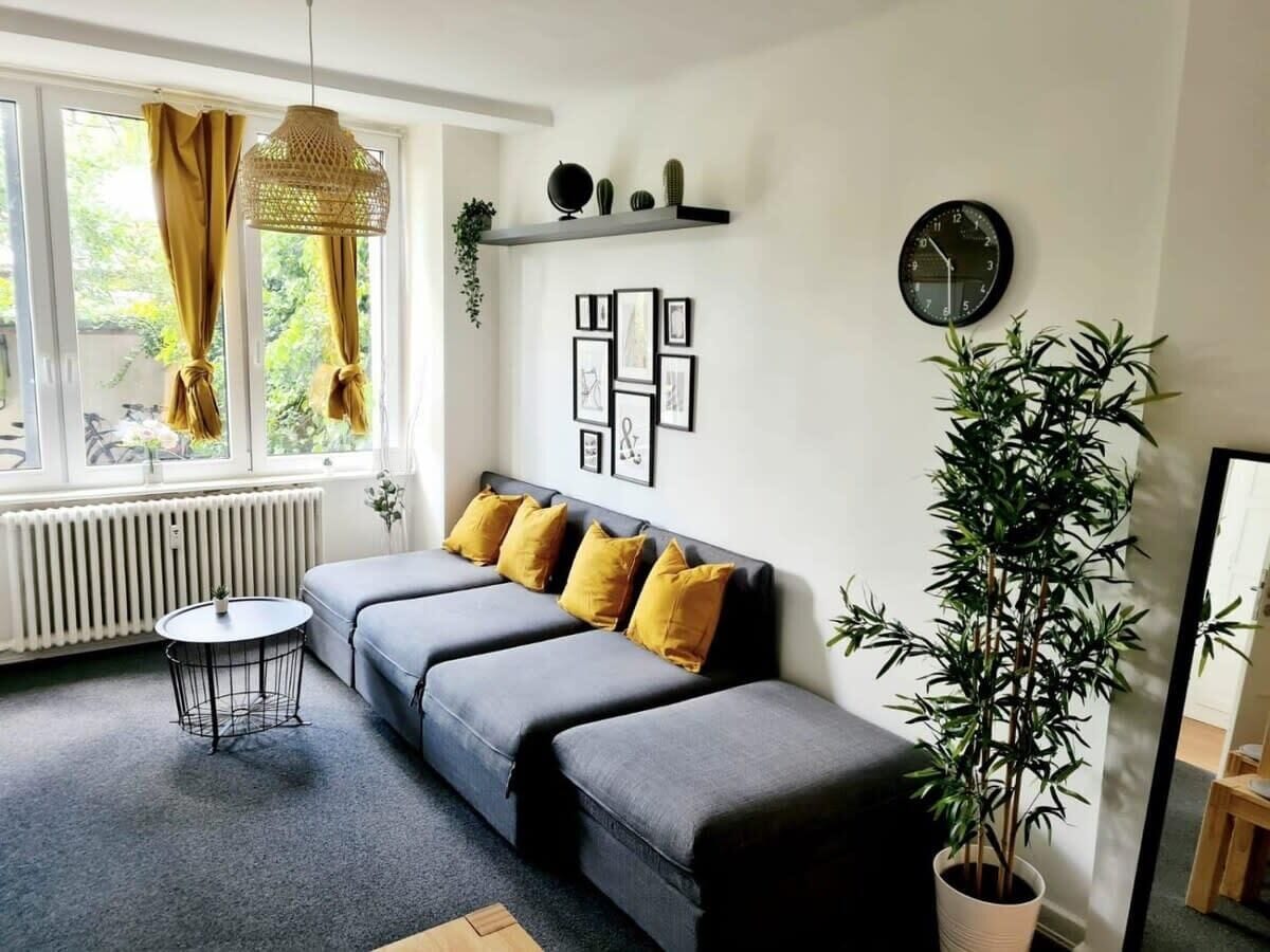 Televisión y oficina 