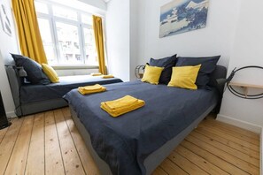 1 bedroom, iron/ironing board, WiFi, bed sheets - Spacious Apt. for 9 in great location (Hamburg)