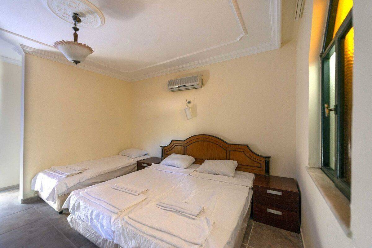 Family Room | Premium bedding, minibar, in-room safe, laptop workspace