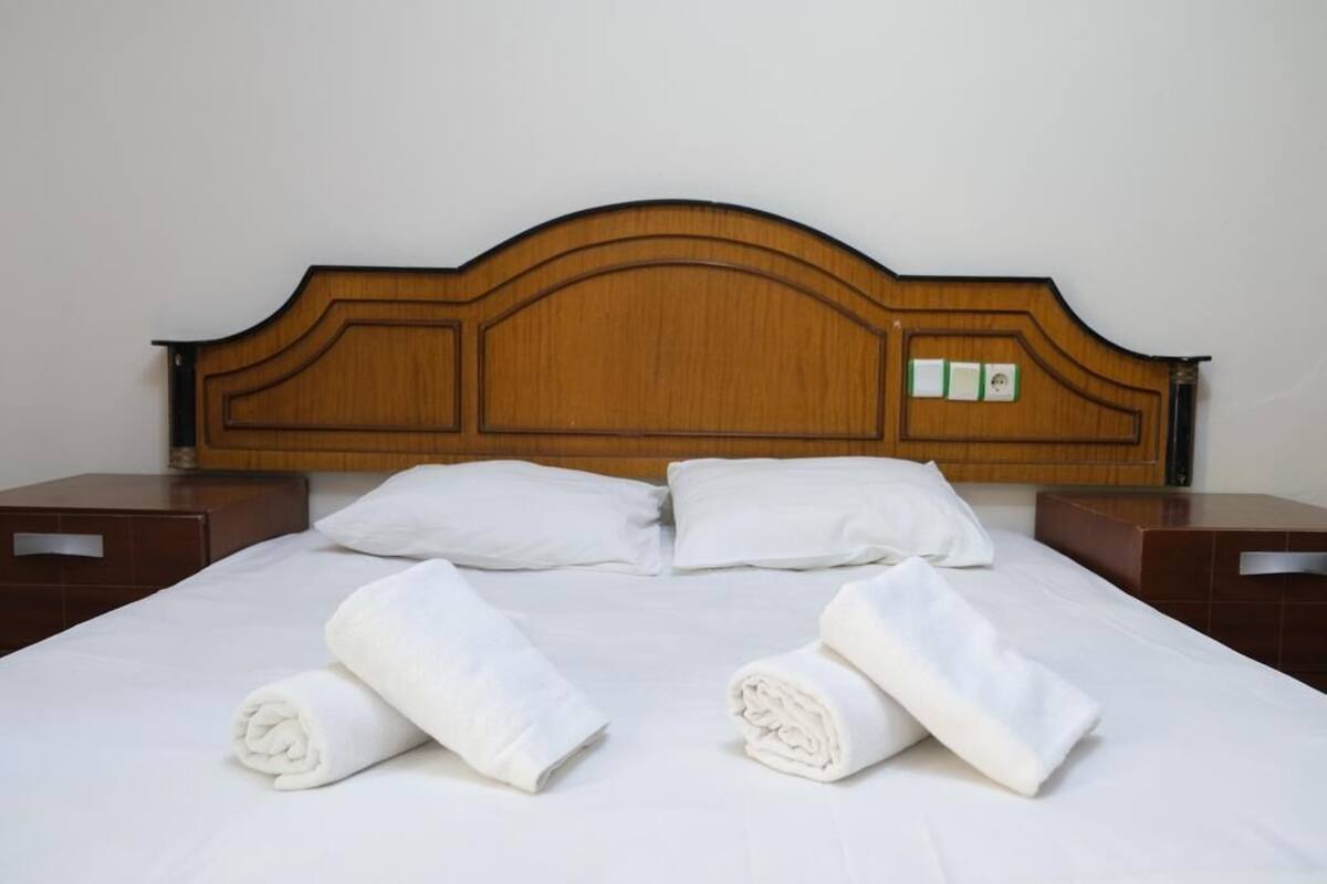 Standard Single Room | Premium bedding, minibar, in-room safe, laptop workspace