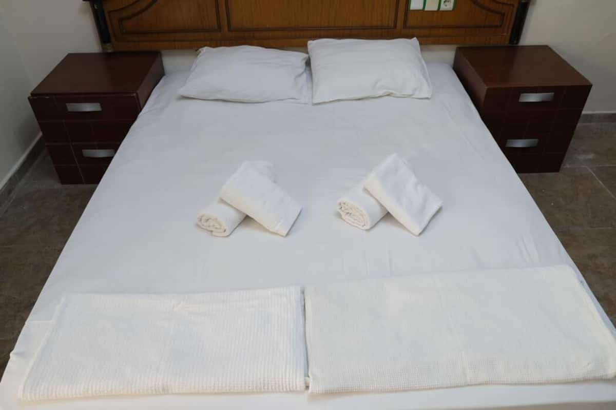 Premium bedding, minibar, in-room safe, laptop workspace