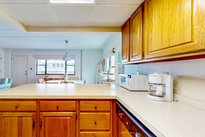 Fridge, microwave, oven, stovetop - Lovely Oceanside Vacation Suite w/Private Washer/Dryer, Free WiFi, & Balcony (Ocean City)