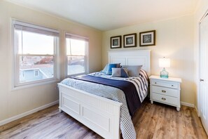 1 bedroom, iron/ironing board, Internet, bed sheets - Beautiful suite between bay & beach w/ access to pool, private W/D, & central AC (Ocean City)