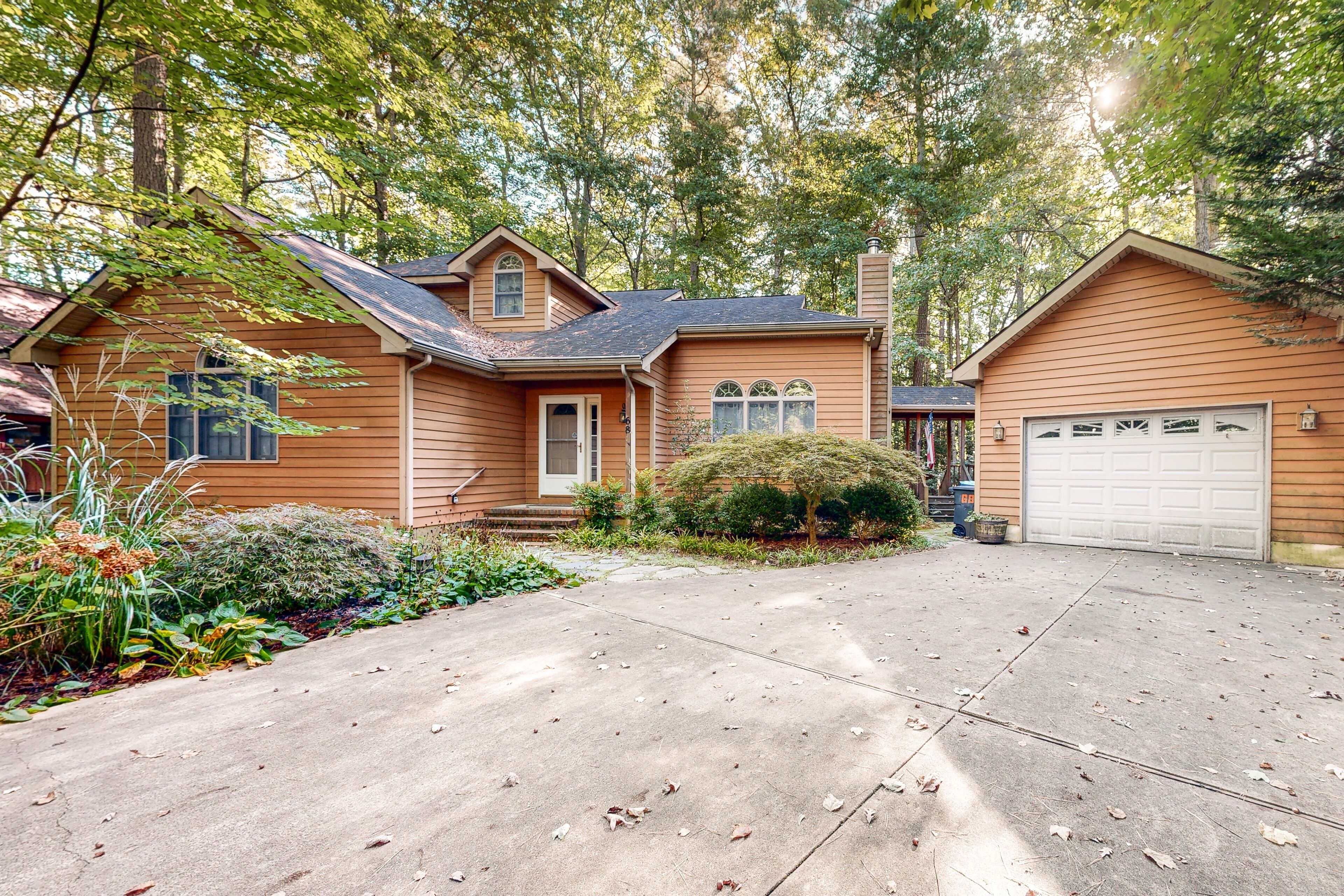 Ocean Pines Home with Central AC, Porch, Balcony, WiFi & Community Pool Access