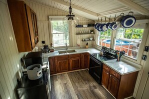 Micro-ondes, four, plaque de cuisson, lave-vaisselle