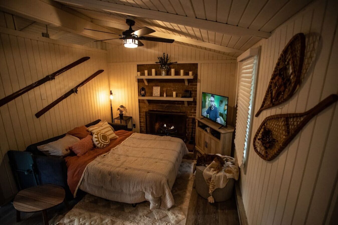 1 bedroom, desk, travel crib, free WiFi