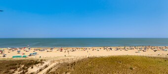 Open & Well-Appointed Condo in Oceanfront Building w/Shared Pool, Hot Tub + WiFi