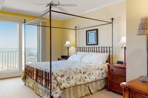 3 bedrooms, Internet, bed sheets - Open & Well-Appointed Condo in Oceanfront Building w/Shared Pool, Hot Tub + WiFi (Ocean City)