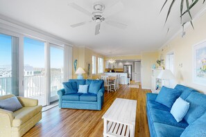 Televisión, chimenea y reproductor de DVD 