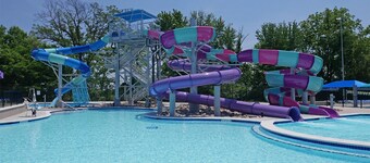 Minutes from Main Street - Updated House w/ 4 Patios, Private Parking & Trolley