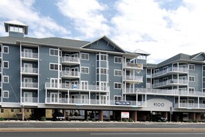 Exterior - Convenient Oceanside Condo with Balcony, Pool, Free WiFi & Elevator (Ocean City)