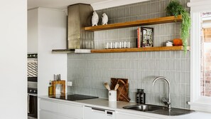 Dishwasher, coffee/tea maker, dining tables