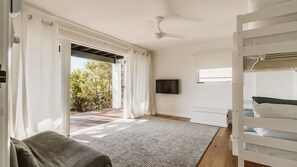 4 bedrooms, free WiFi, bed sheets - Sea Salt Narrawallee (Narrawallee)