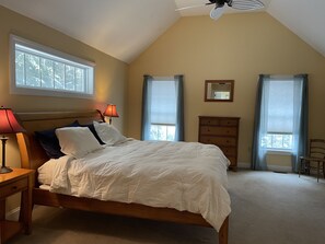5 bedrooms, iron/ironing board, free WiFi, bed sheets