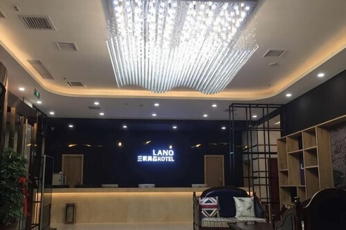 LanOuShangPin Hotel (Shan County Yinzuo Mall)