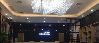 LanOuShangPin Hotel (Shan County Yinzuo Mall)