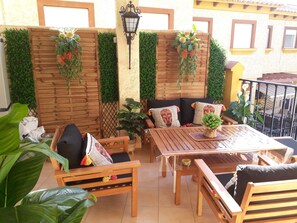 Outdoor dining - Condominium apartment with terrace 80 m from the seafront (El Calón)