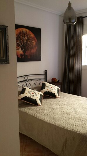 3 bedrooms, iron/ironing board, free WiFi, bed sheets - Condominium apartment with terrace 80 m from the seafront (El Calón)