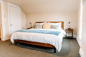 4 Schlafzimmer, Schreibtisch, Bügeleisen/Bügelbrett, Reisekinderbett