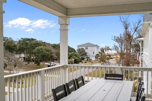 تناول الطعام بالخارج