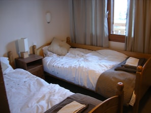 2 bedrooms, iron/ironing board, free WiFi, bed sheets