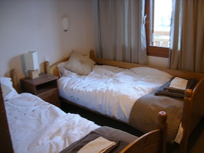 2nd bedroom