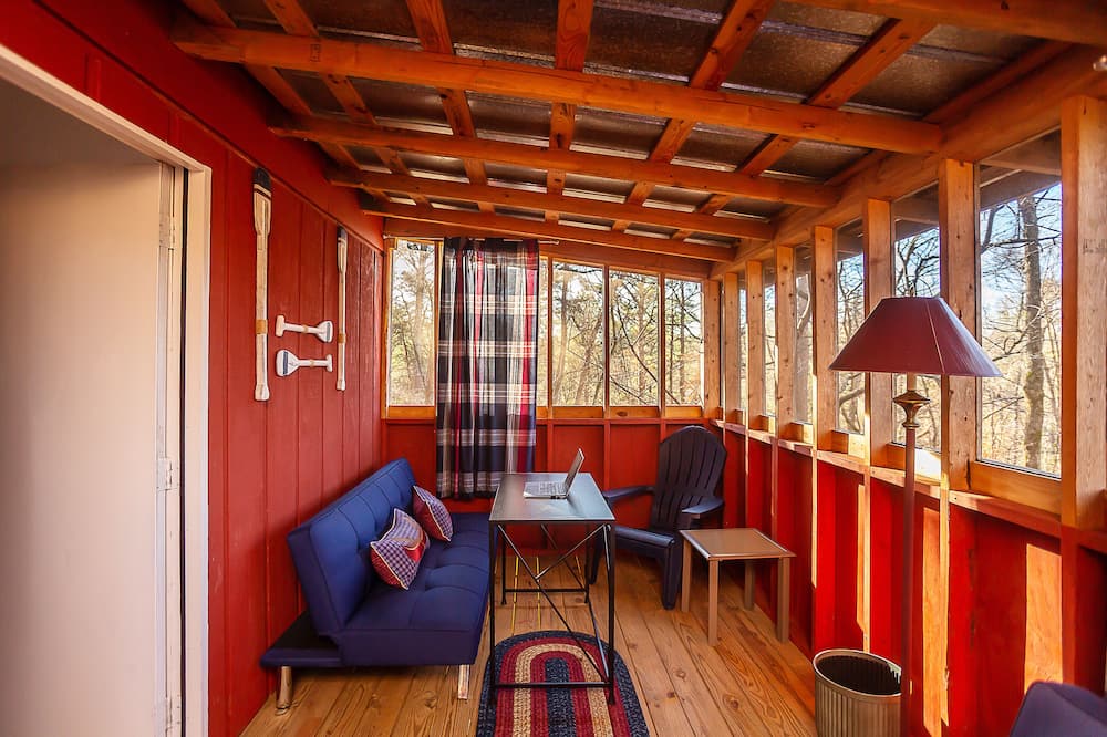 Sasquatch Cabin - Calhoun, TN