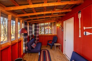 Sasquatch Cabin | Terrace/patio - Sasquatch Cabin (Benton)