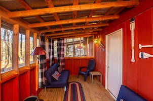 Sasquatch Cabin | Terrace/patio