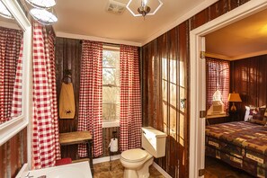 Sasquatch Cabin | Bathroom | Hair dryer, towels - Sasquatch Cabin (Benton)