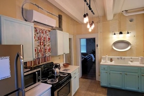 Microwave, oven, stovetop, coffee/tea maker