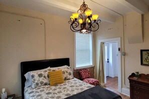 3 bedrooms, desk, iron/ironing board, free WiFi - 502 W Robertson St. Memphis, TX · Converted Historic Jailhouse (Memphis)