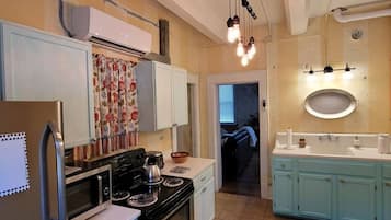 Microwave, oven, stovetop, coffee/tea maker