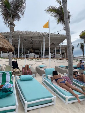 Privatstrand, weißer Sandstrand