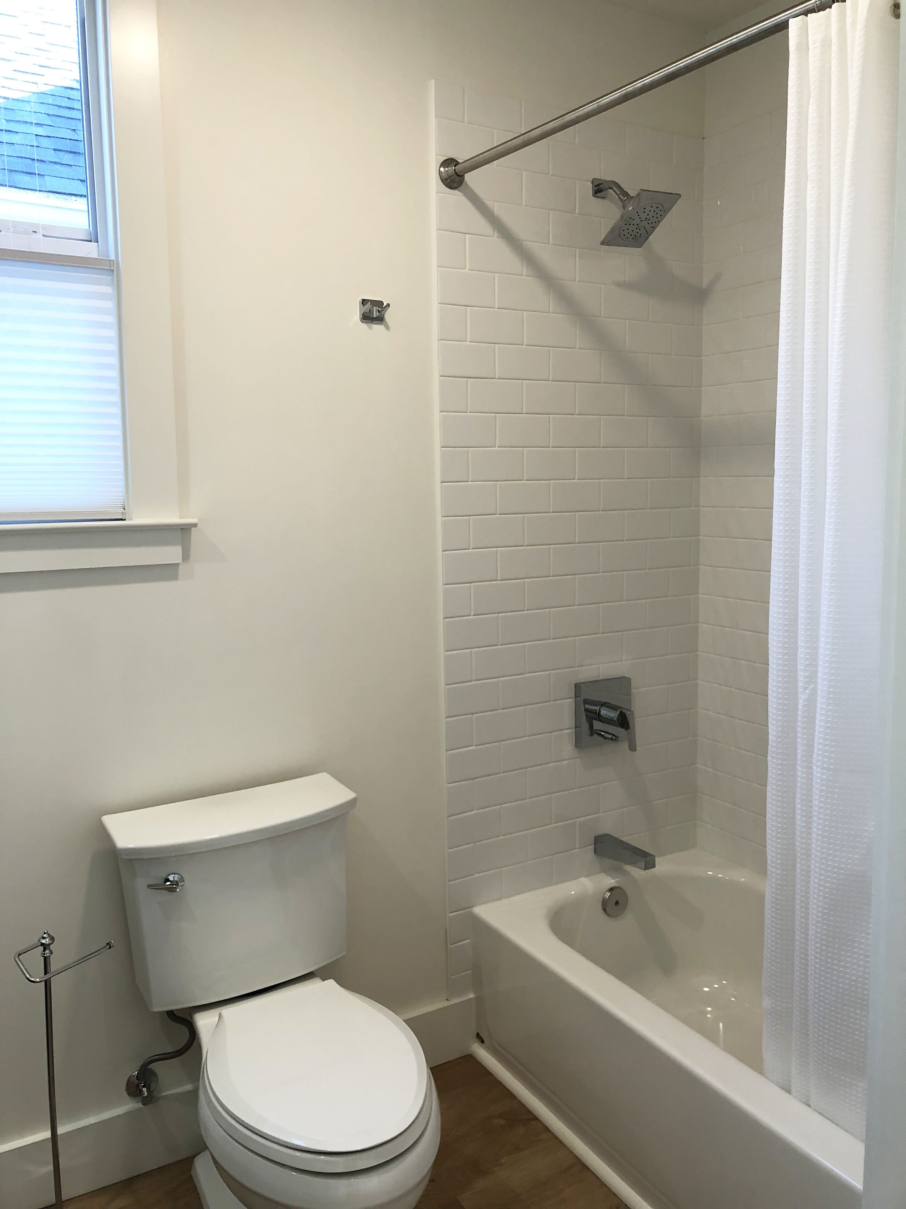 Bathtub, towels