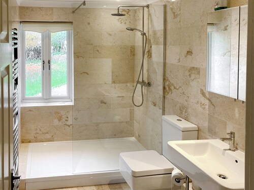 3 bedroom accommodation in Fordham