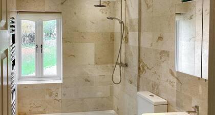3 bedroom accommodation in Fordham
