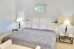 1 bedroom, desk, soundproofing, iron/ironing board - ___Msg for 5% off___1Bed 1Bath Huge Guesthouse Midtown PHX (Phoenix)
